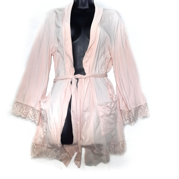 Pink Lace - Picture 1 of 5